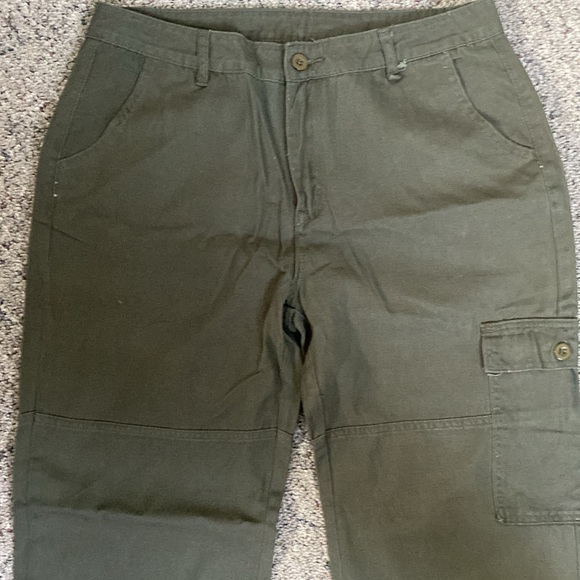 Army Green Women’s Cargo Pants NWOT - Picture 2 of 9